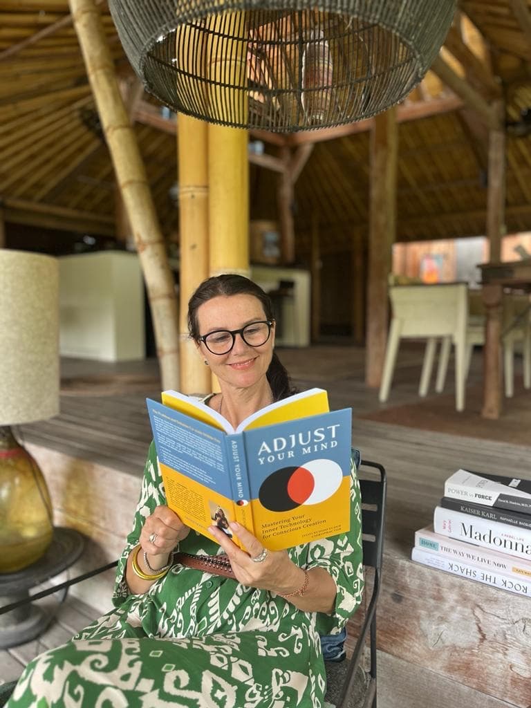Dr. Jyoti Schonfelder reading Adjust Your Mind
